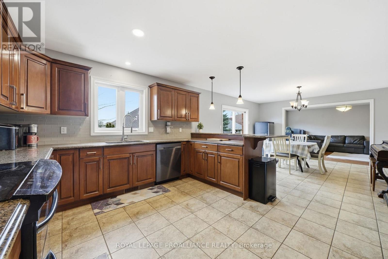 9 Essex Drive, Belleville, Ontario  K8M 0M5 - Photo 10 - X13097626