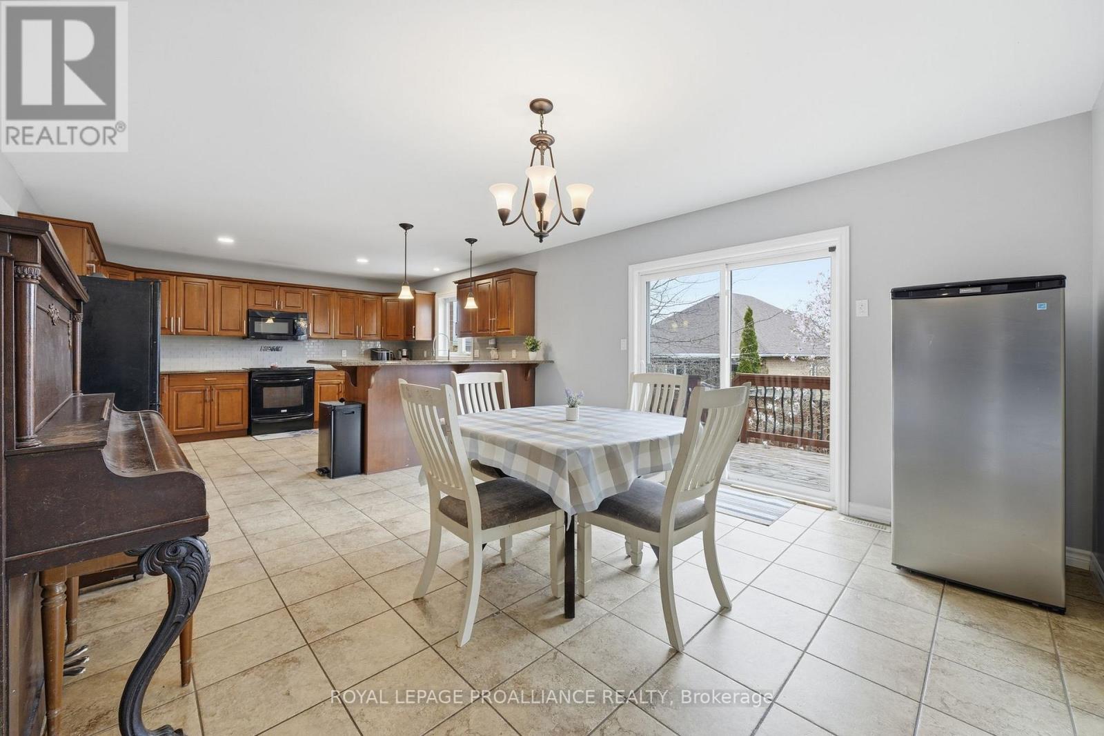 9 Essex Drive, Belleville, Ontario  K8M 0M5 - Photo 11 - X13097626