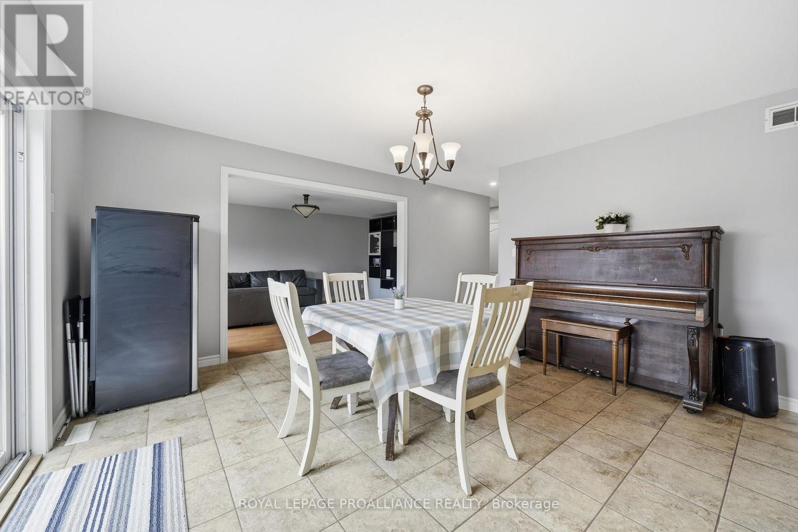 9 Essex Drive, Belleville, Ontario  K8M 0M5 - Photo 12 - X13097626
