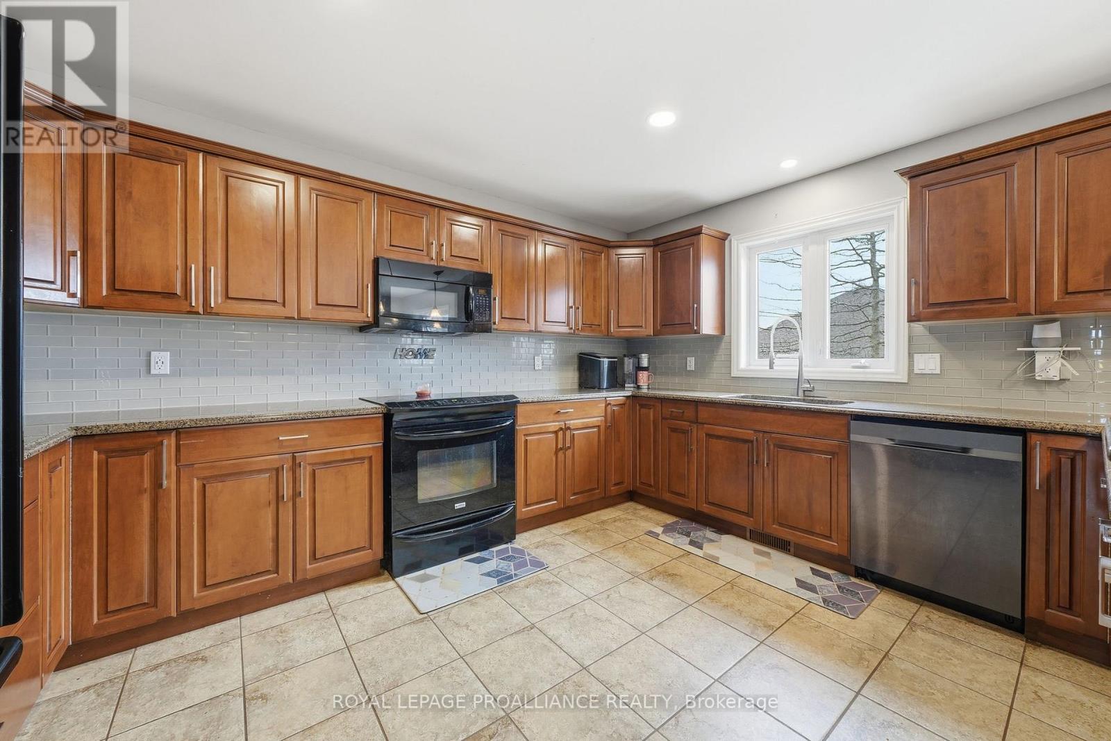 9 Essex Drive, Belleville, Ontario  K8M 0M5 - Photo 8 - X13097626