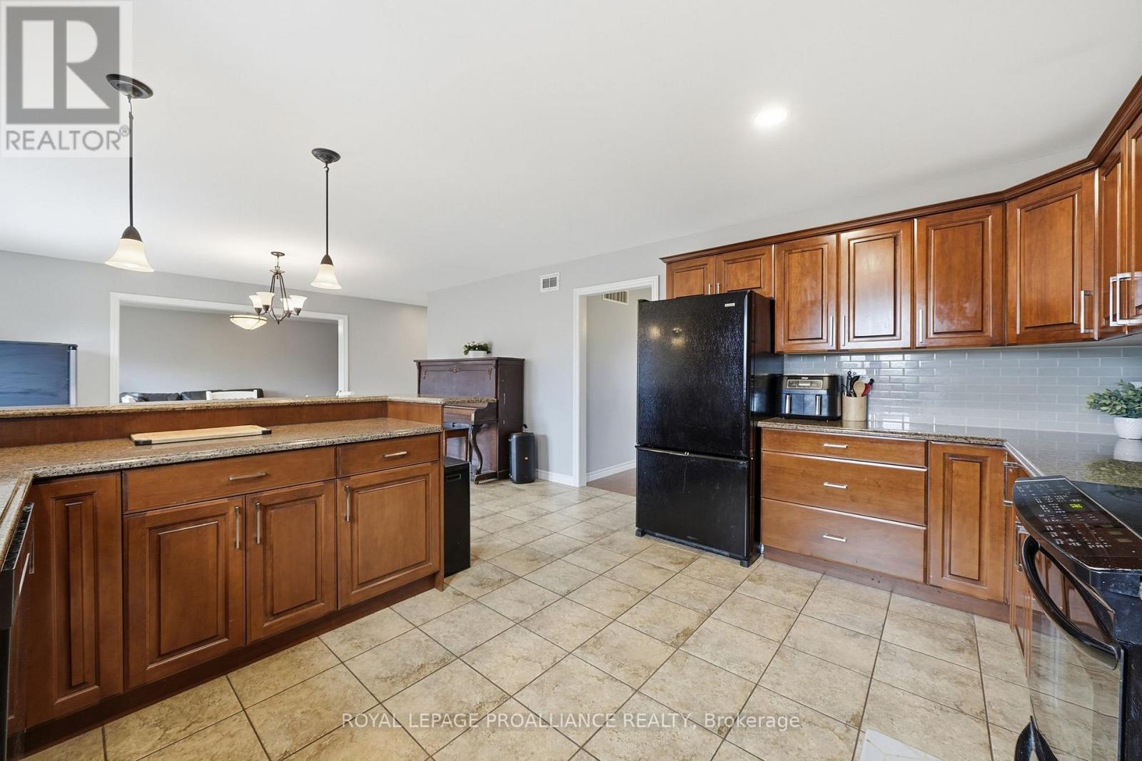 9 Essex Drive, Belleville, Ontario  K8M 0M5 - Photo 9 - X13097626