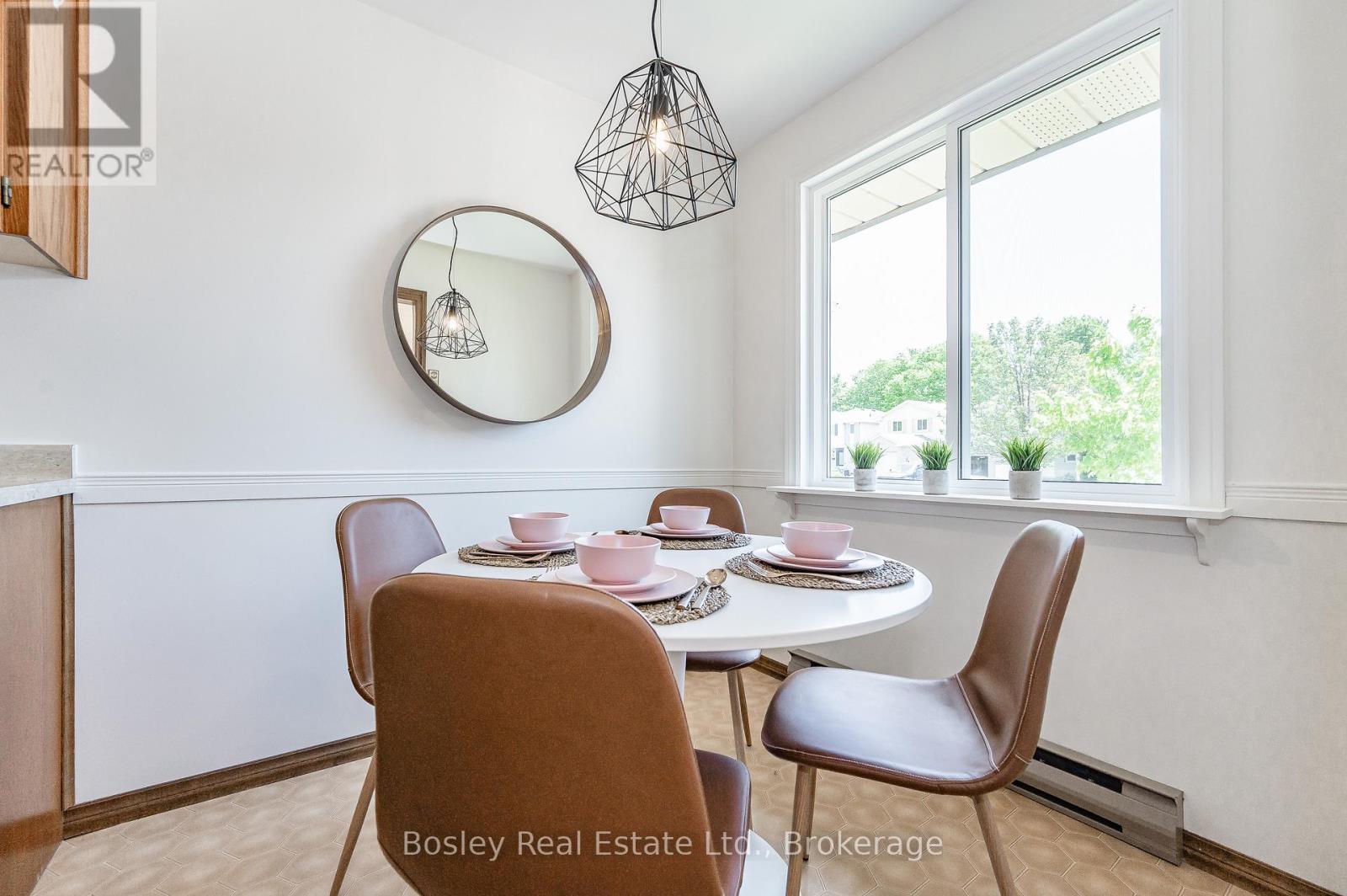 54 Koch Drive, Guelph, Ontario  N1G 4G7 - Photo 3 - X13097562