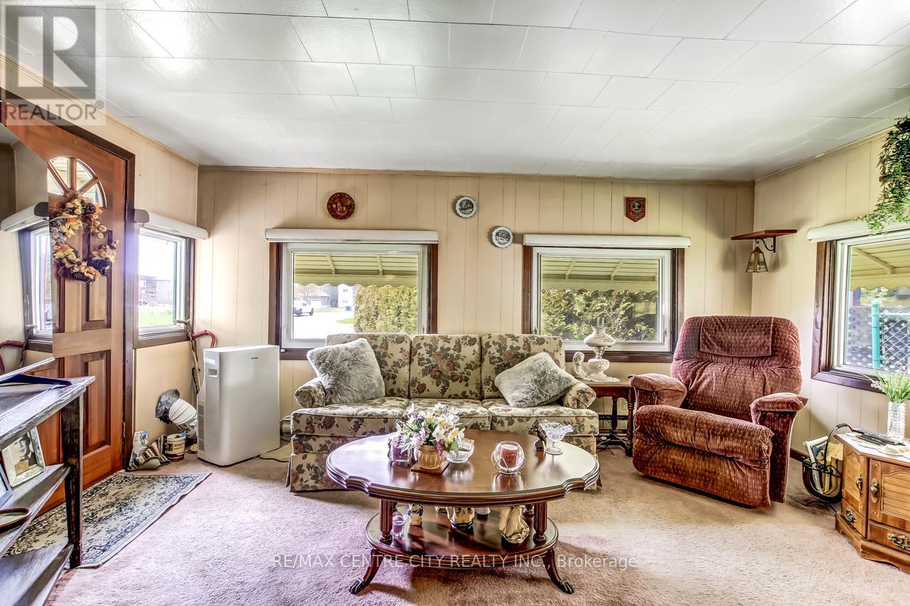 393 Stanley Park Drive, Central Elgin, Ontario  N5L 1E6 - Photo 2 - X13097564