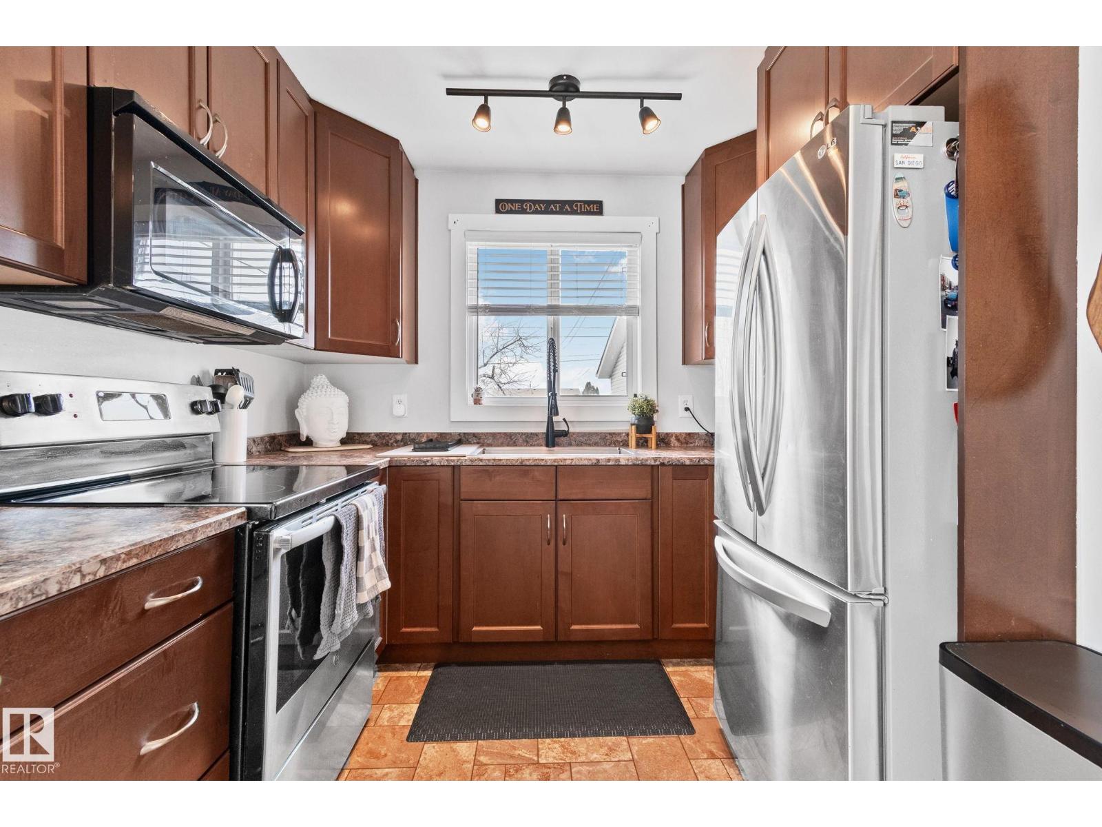 13516 104a St Nw, Edmonton, Alberta  T5E 4R2 - Photo 4 - E4486300