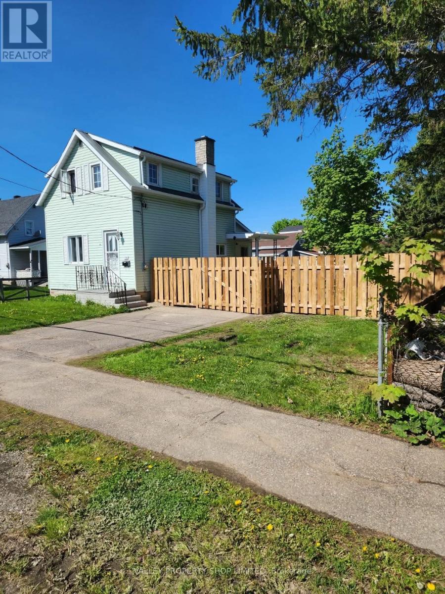 715 Mary Street, Pembroke, Ontario  K8A 5X8 - Photo 2 - X13097678