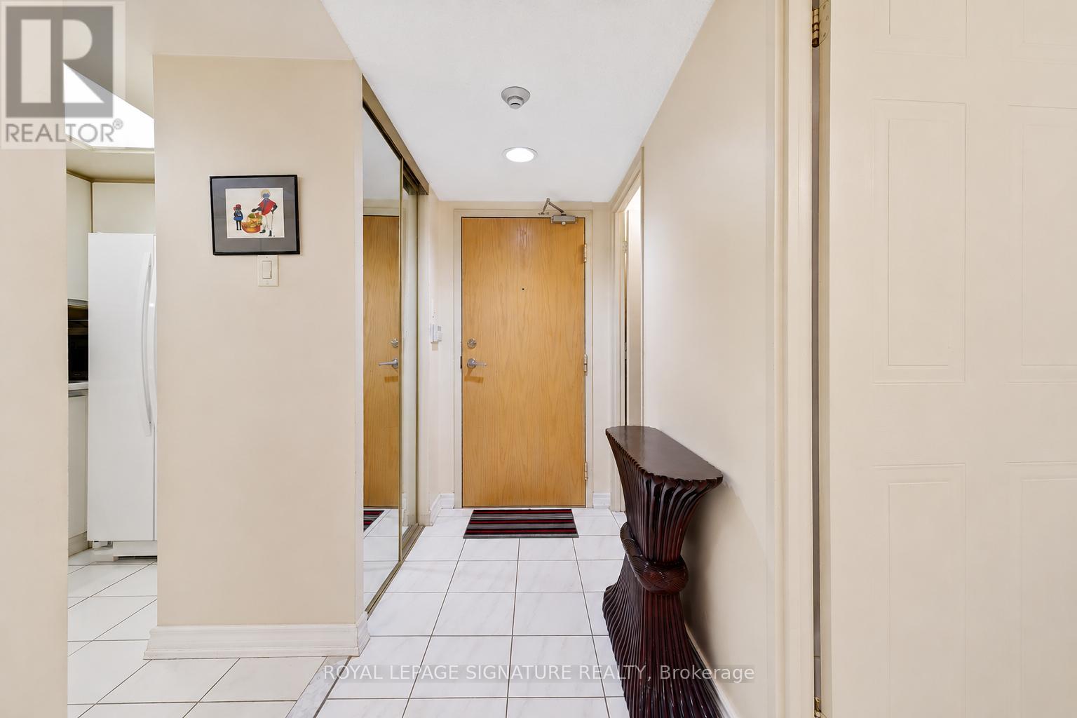 205 - 5 Kenneth Avenue, Toronto, Ontario  M2N 6M7 - Photo 2 - C13097500