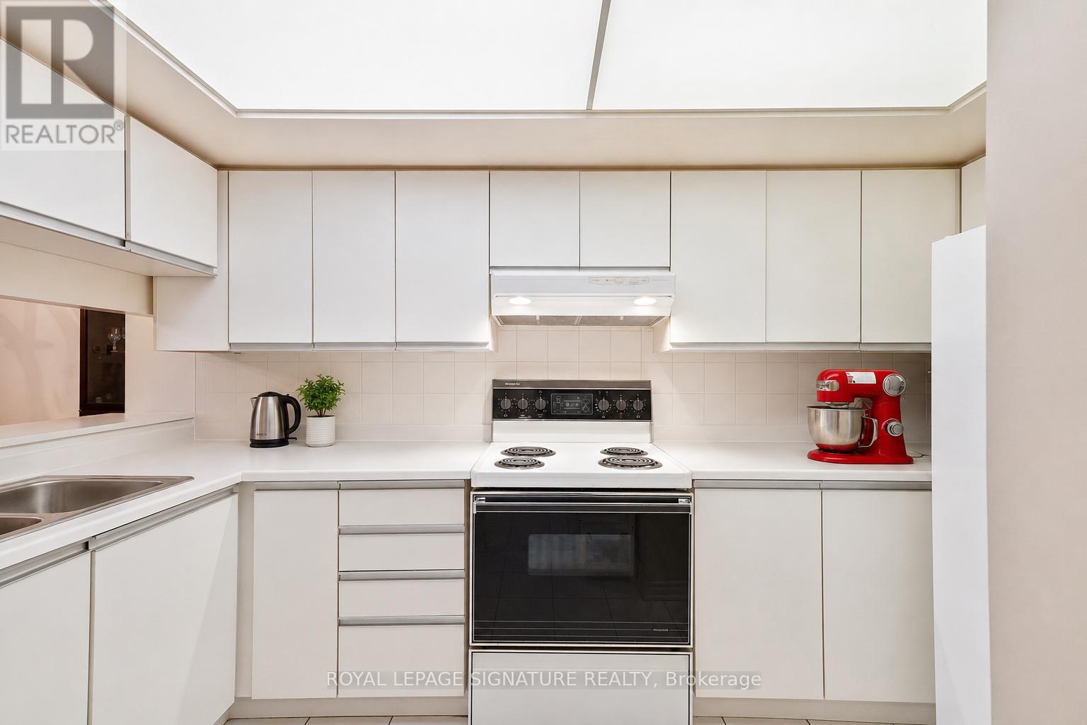 205 - 5 Kenneth Avenue, Toronto, Ontario  M2N 6M7 - Photo 4 - C13097512