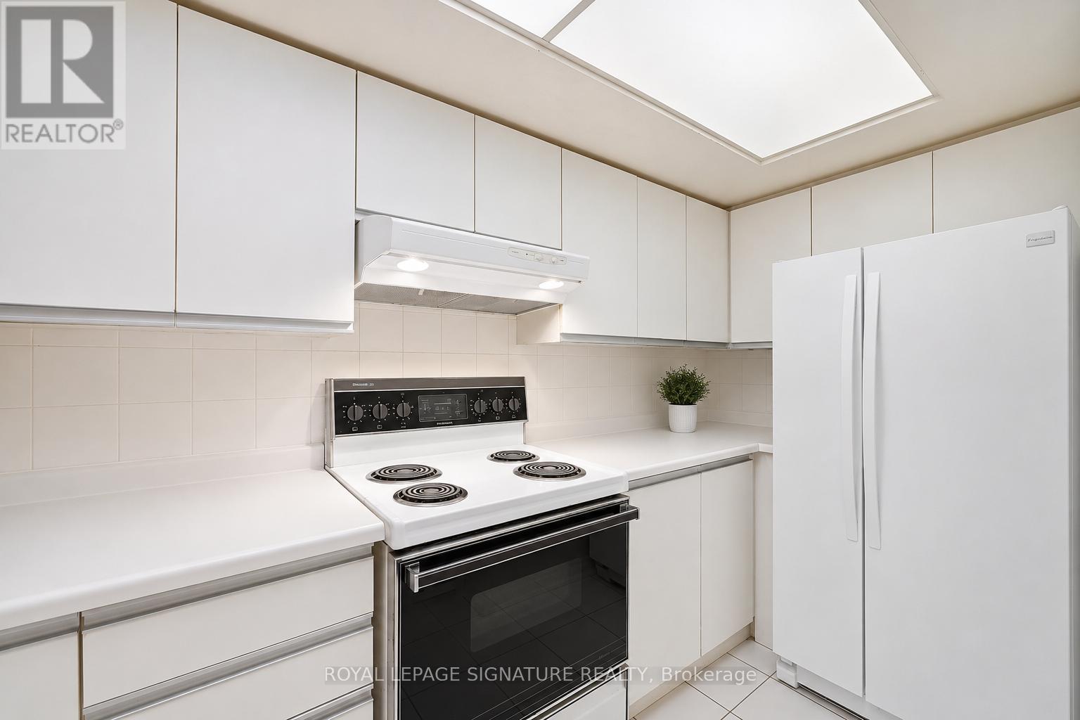 205 - 5 Kenneth Avenue, Toronto, Ontario  M2N 6M7 - Photo 5 - C13097512