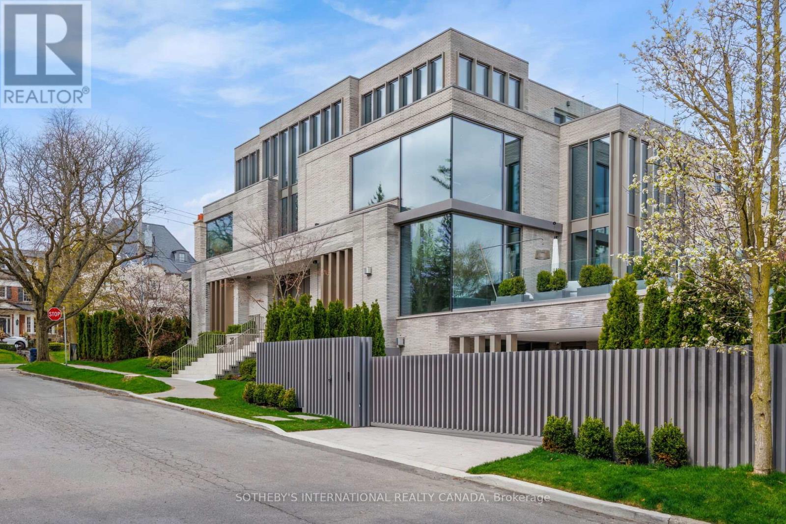 211 Dunvegan Road, Toronto, Ontario  M5P 2P3 - Photo 2 - C13097606