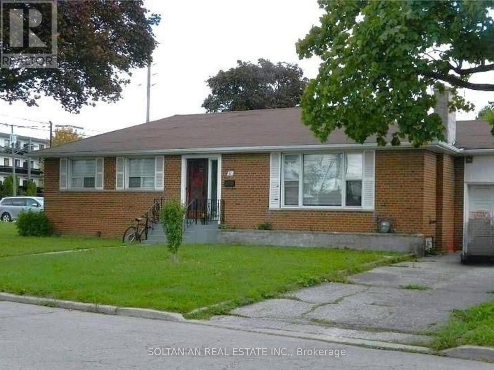 11 MUIRKIRK ROAD, Toronto, Ontario