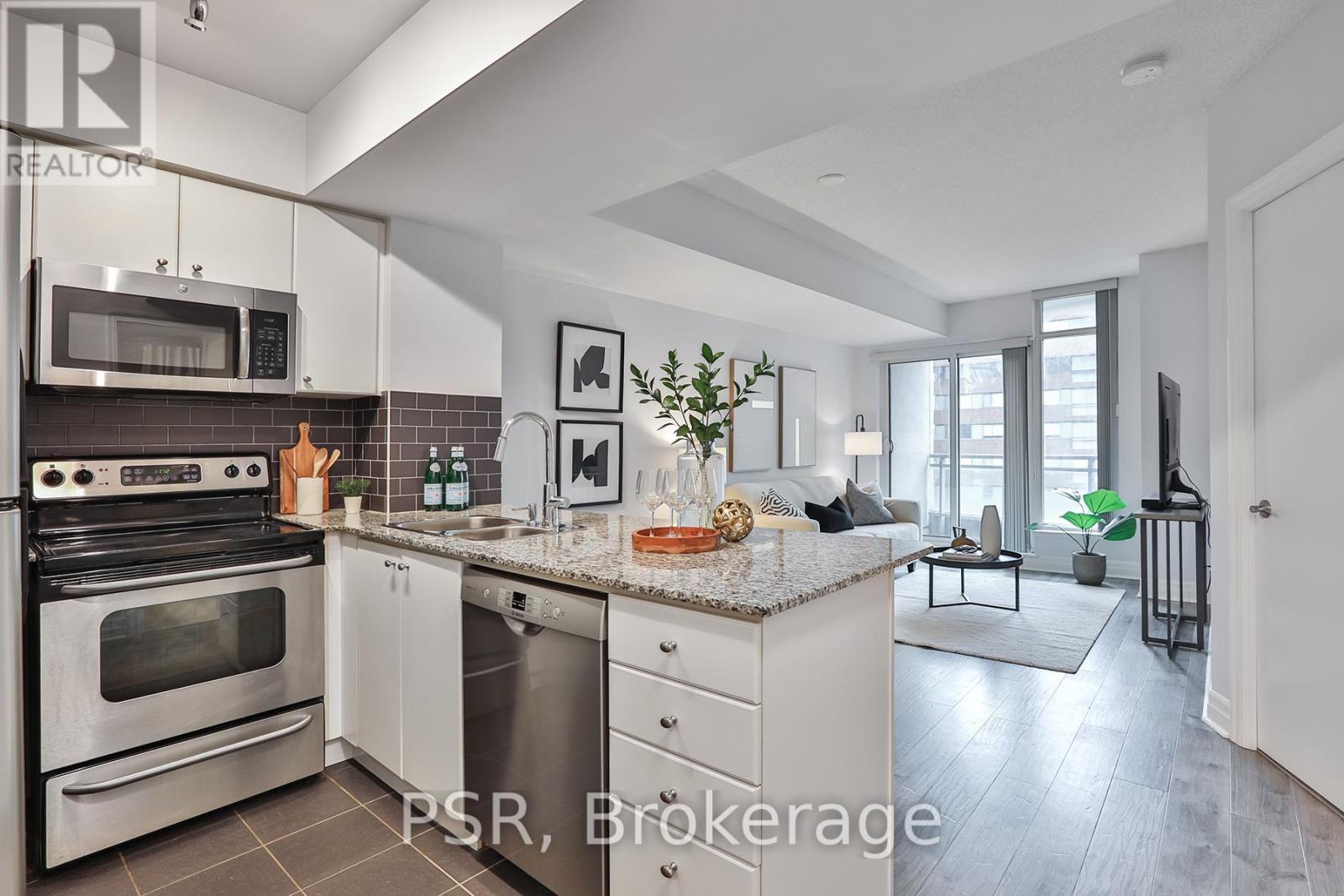 1011 - 8 SCOLLARD STREET, Toronto, Ontario