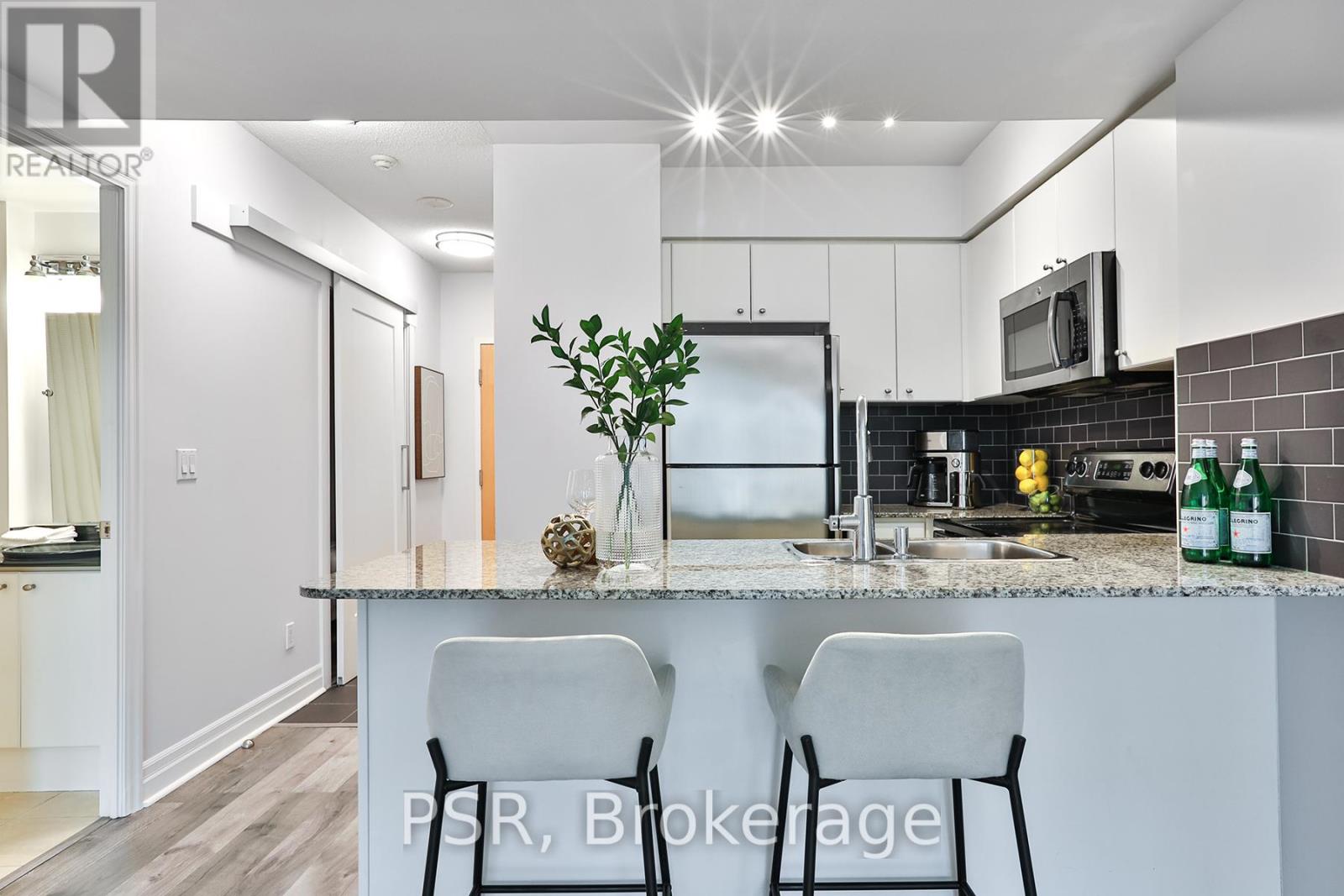 1011 - 8 Scollard Street, Toronto, Ontario  M5R 1M2 - Photo 3 - C13097636