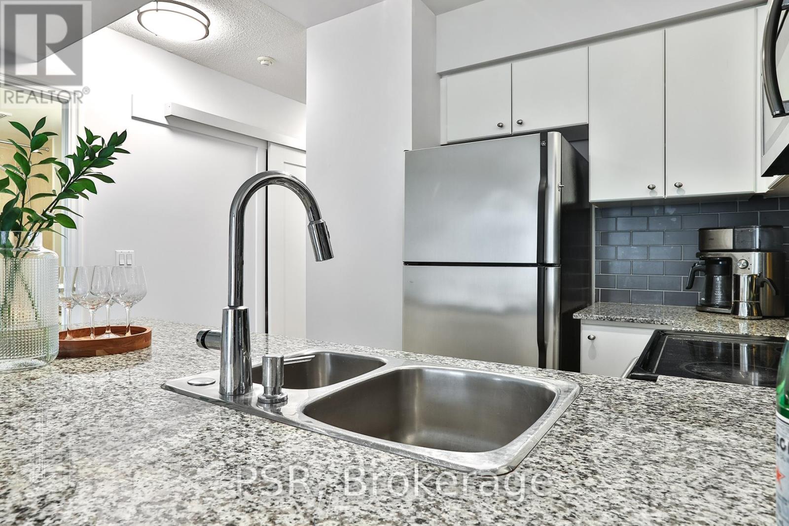 1011 - 8 Scollard Street, Toronto, Ontario  M5R 1M2 - Photo 6 - C13097636