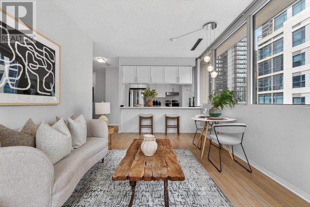 707 - 555 Yonge Street, Toronto, Ontario  M4Y 3A6 - Photo 4 - C13097684