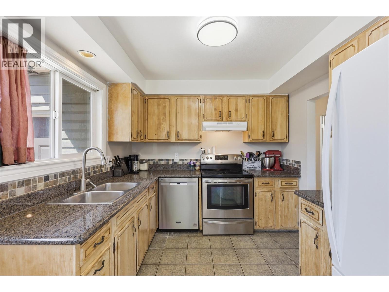 143 Cedar Street, Kamloops, British Columbia  V2B 1G2 - Photo 6 - 10384502