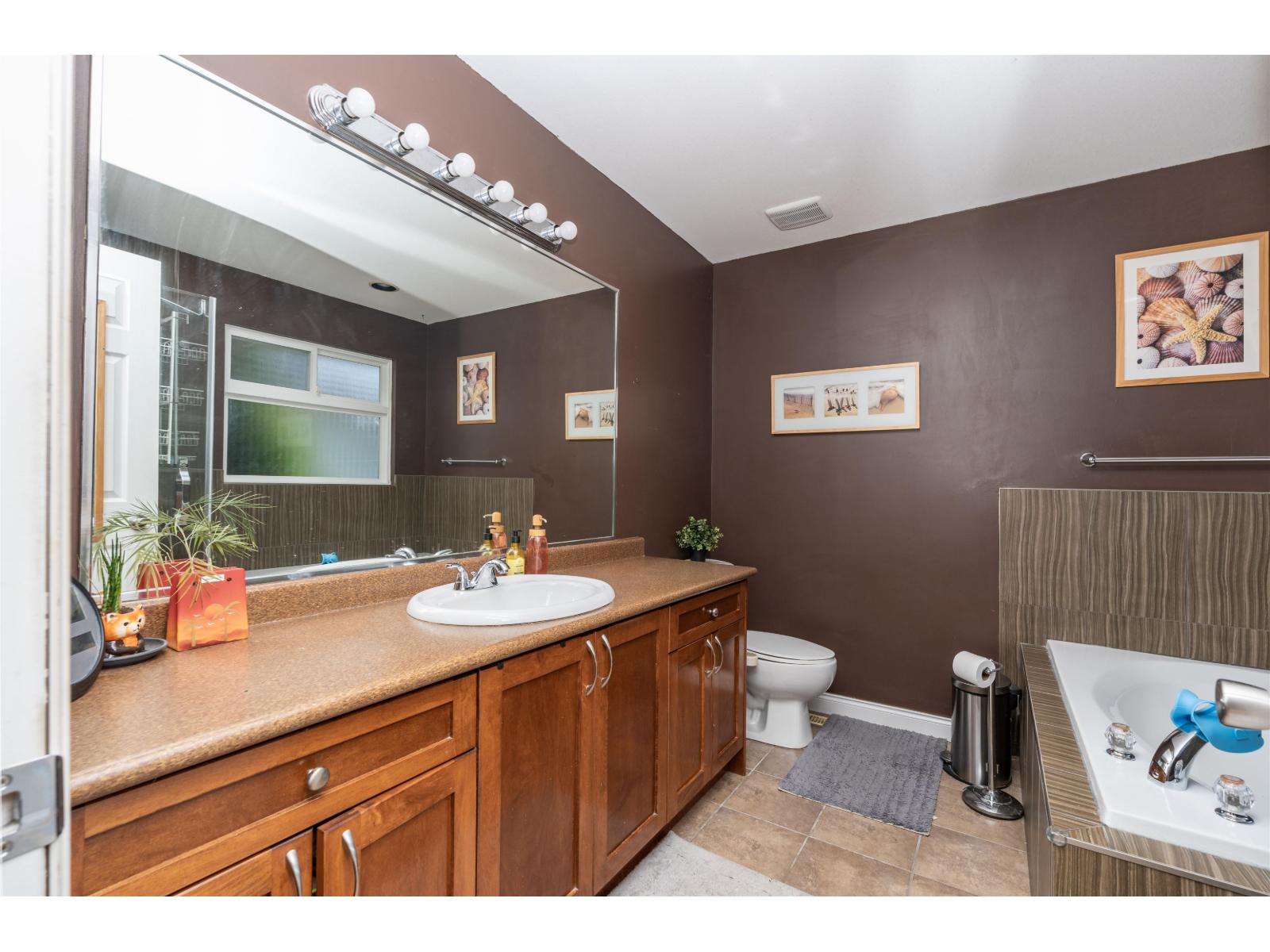 8364 Harris Street, Mission, British Columbia  V2V 7R9 - Photo 7 - R3118583