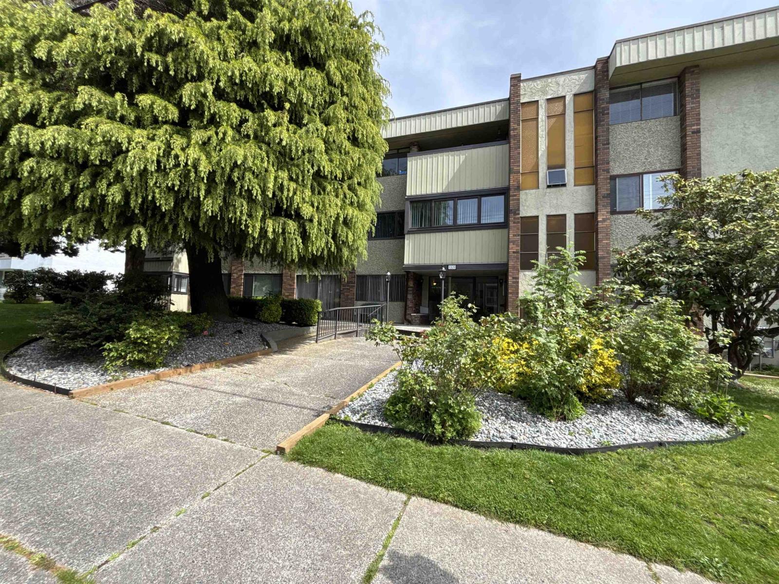 201 1320 Fir Street, White Rock, British Columbia  V4B 4B2 - Photo 2 - R3120658