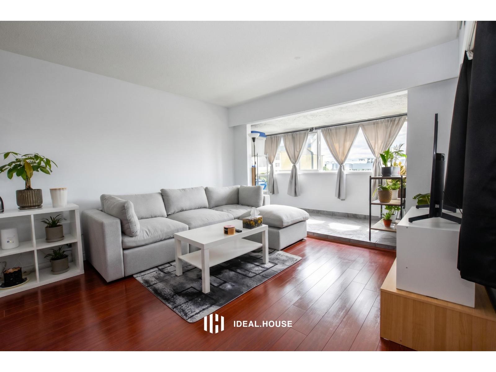 201 1320 Fir Street, White Rock, British Columbia  V4B 4B2 - Photo 1 - R3120658