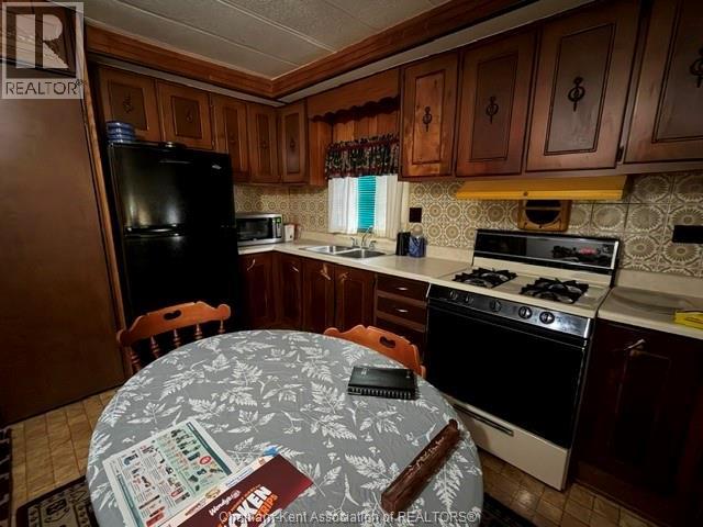 22 Sutton Court, Chatham, Ontario  N7L 4G4 - Photo 3 - 26010431