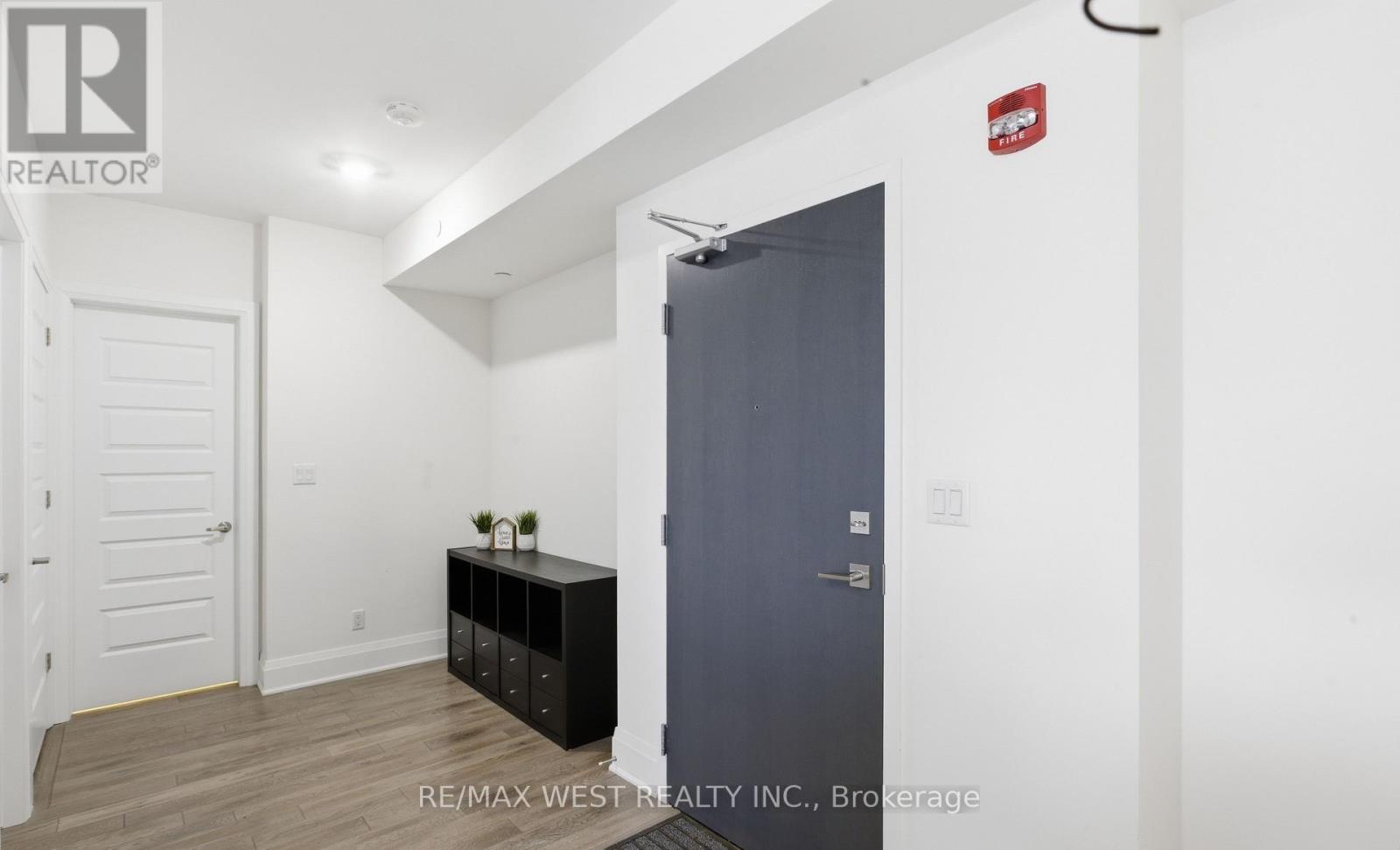 412 - 2 Adam Sellers Street, Markham, Ontario  L6B 1P2 - Photo 5 - N13097600