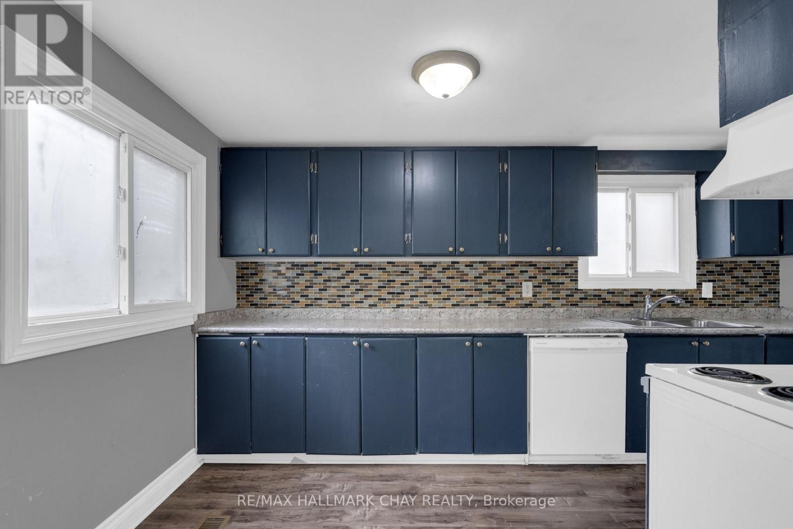 61 Corbett Drive, Barrie, Ontario  L4M 5V6 - Photo 10 - S13097756