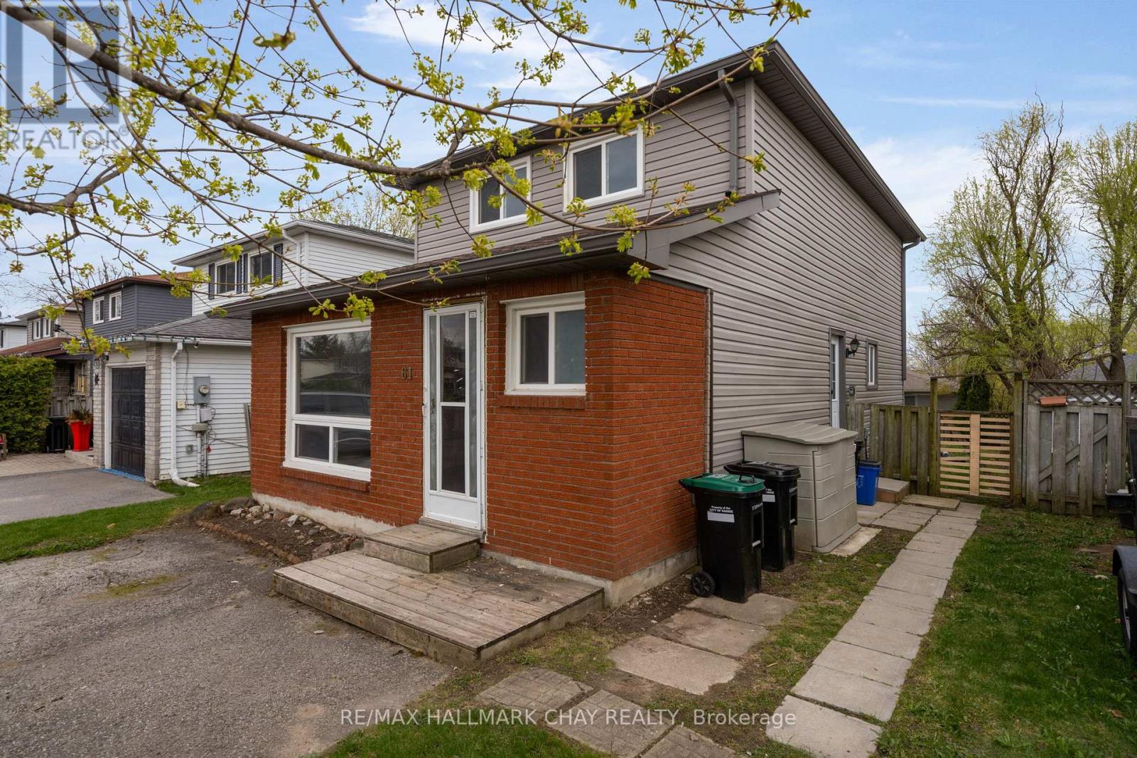 61 Corbett Drive, Barrie, Ontario  L4M 5V6 - Photo 2 - S13097756