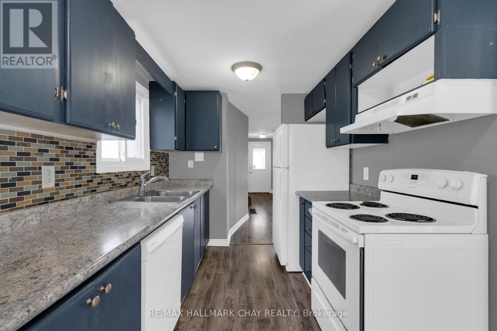 61 Corbett Drive, Barrie, Ontario  L4M 5V6 - Photo 9 - S13097756