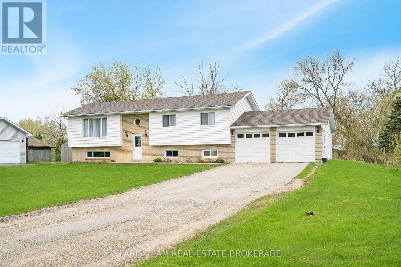 10 SURREY LANE, Clearview, Ontario