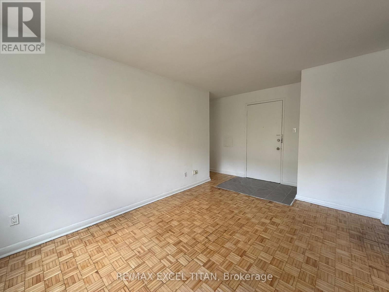106 - 4 Hill Heights Road, Toronto, Ontario  M8Y 1Z1 - Photo 2 - W12997004