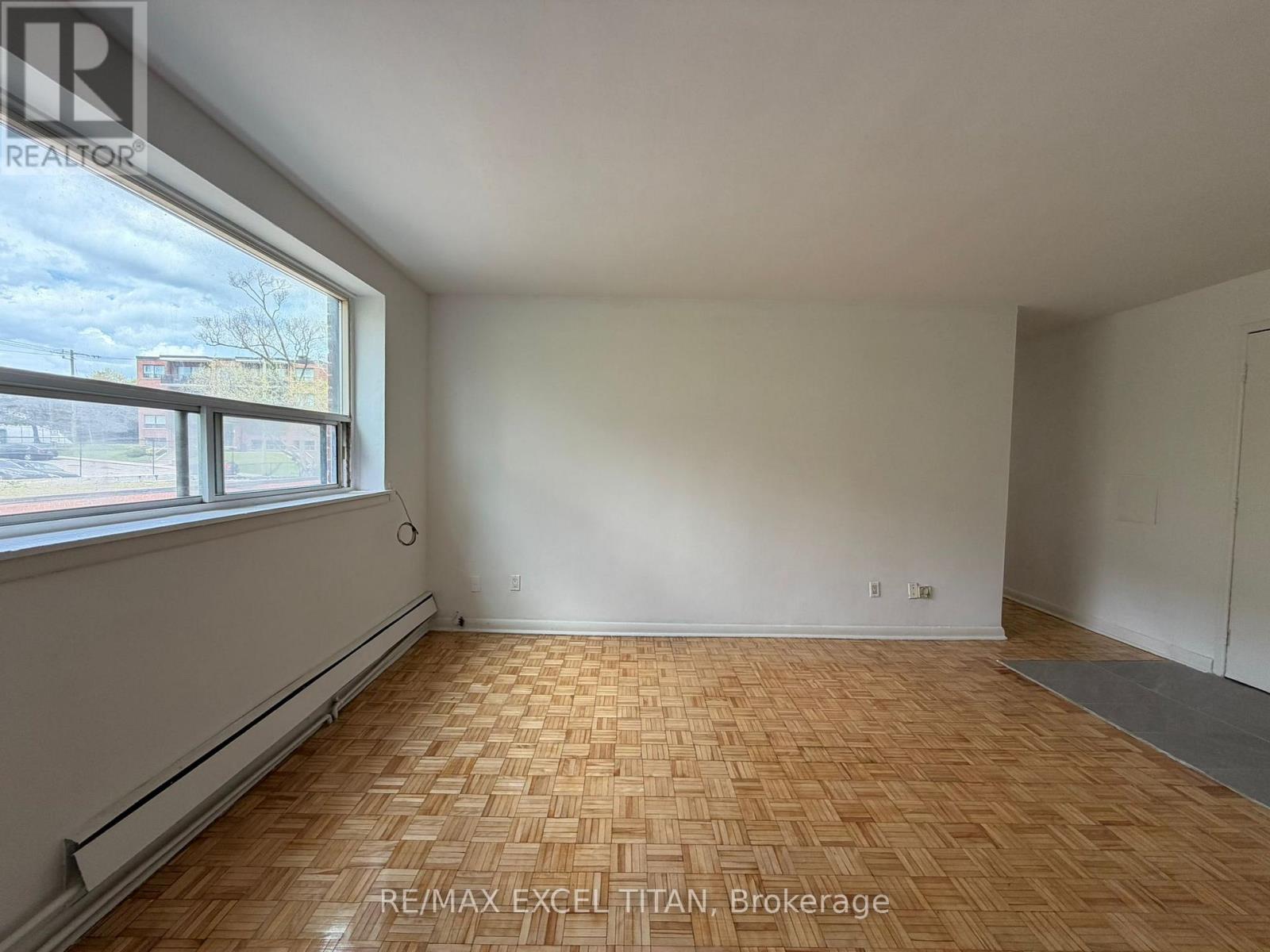 106 - 4 HILL HEIGHTS ROAD, Toronto, Ontario