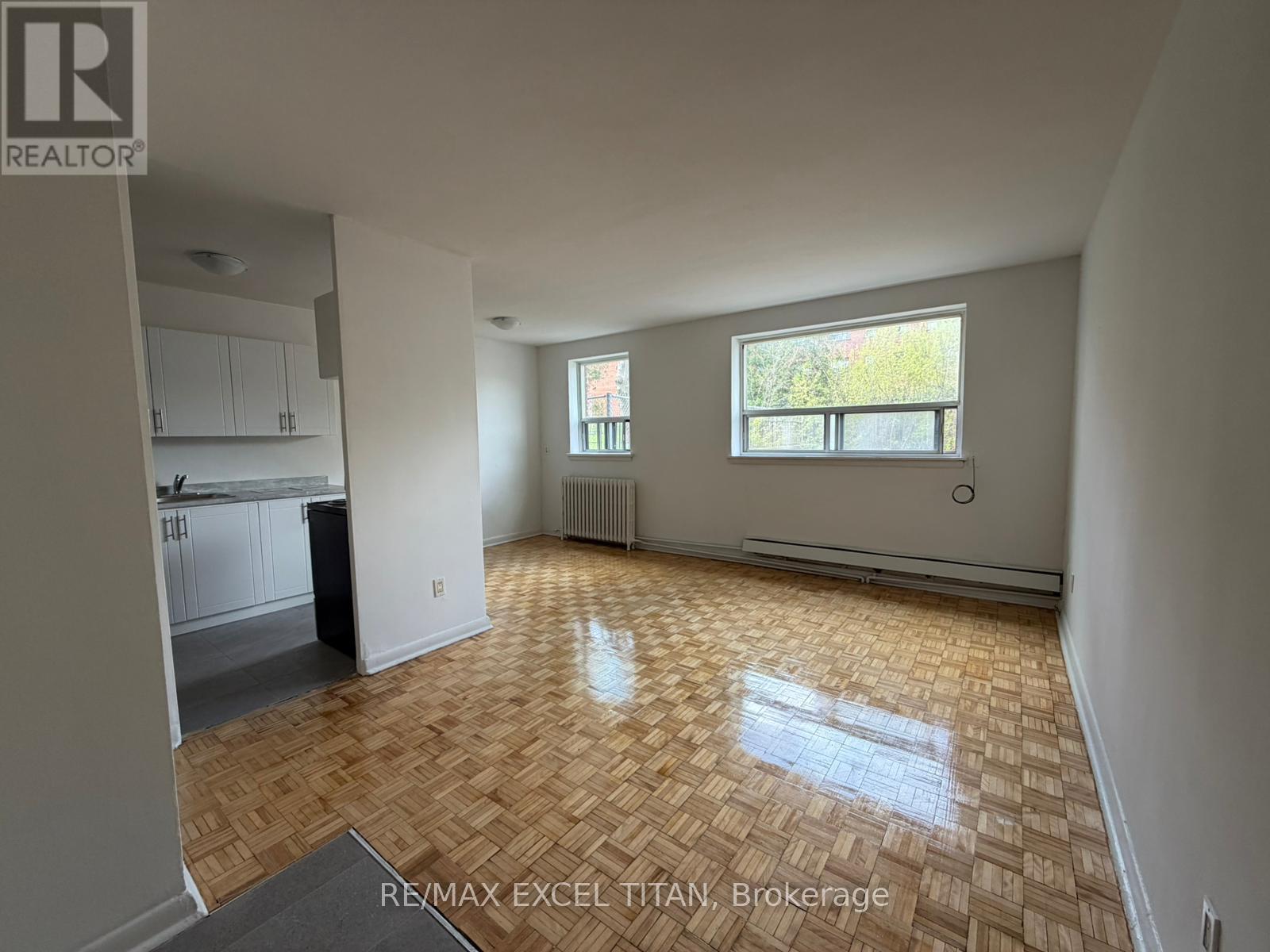 106 - 4 Hill Heights Road, Toronto, Ontario  M8Y 1Z1 - Photo 4 - W12997004