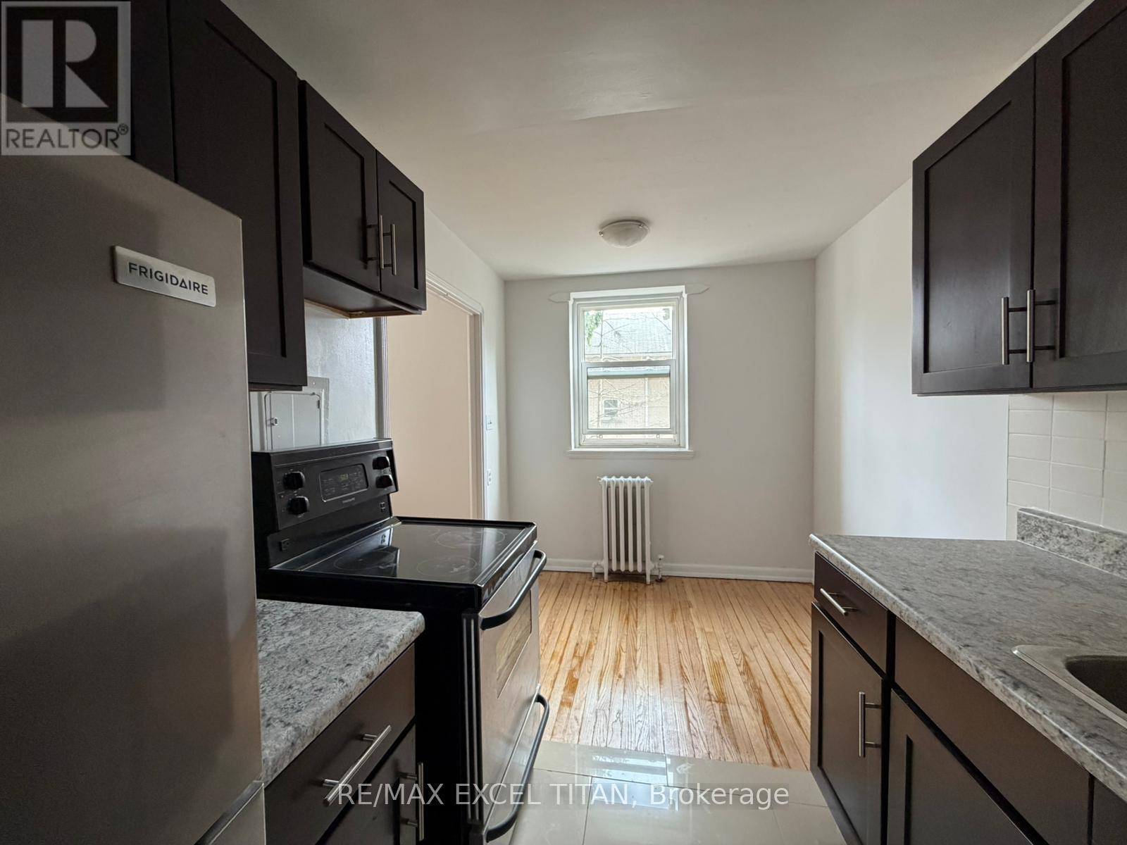 106 - 4 Hill Heights Road, Toronto, Ontario  M8Y 1Z1 - Photo 5 - W12997004