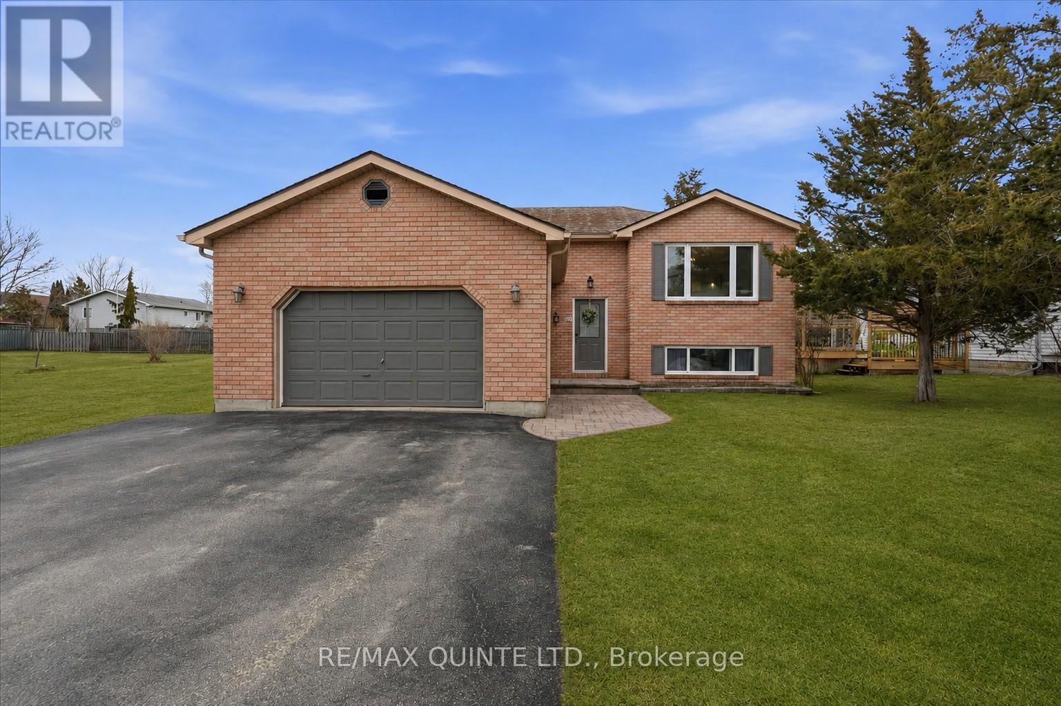 4 HARBOURVIEW CRESCENT, Prince Edward County, Ontario