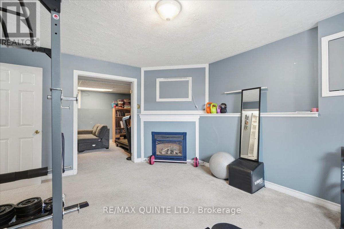 4 Harbourview Crescent, Prince Edward County, Ontario  K0K 3L0 - Photo 27 - X12883804