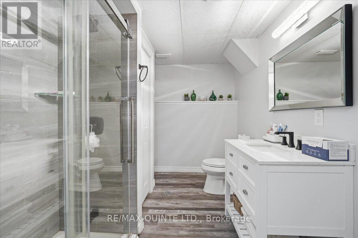 4 Harbourview Crescent, Prince Edward County, Ontario  K0K 3L0 - Photo 25 - X12883804
