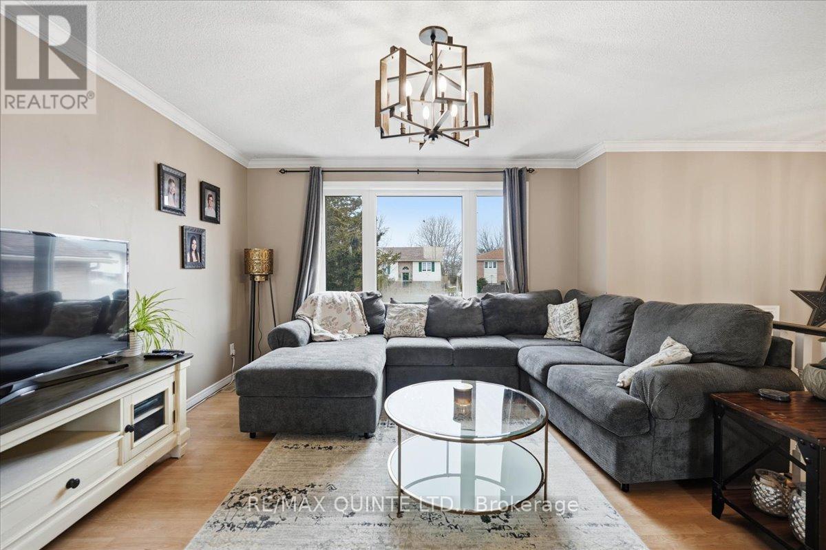 4 Harbourview Crescent, Prince Edward County, Ontario  K0K 3L0 - Photo 7 - X12883804