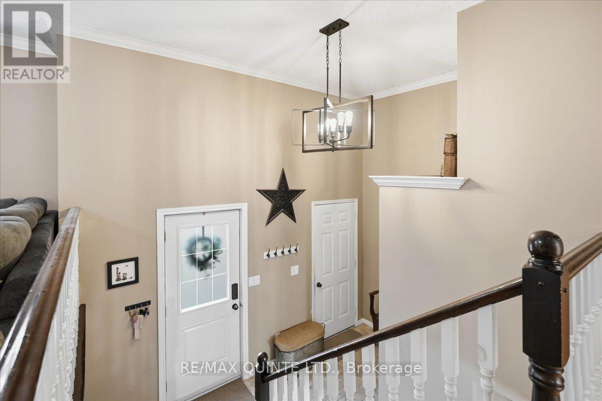 4 Harbourview Crescent, Prince Edward County, Ontario  K0K 3L0 - Photo 5 - X12883804