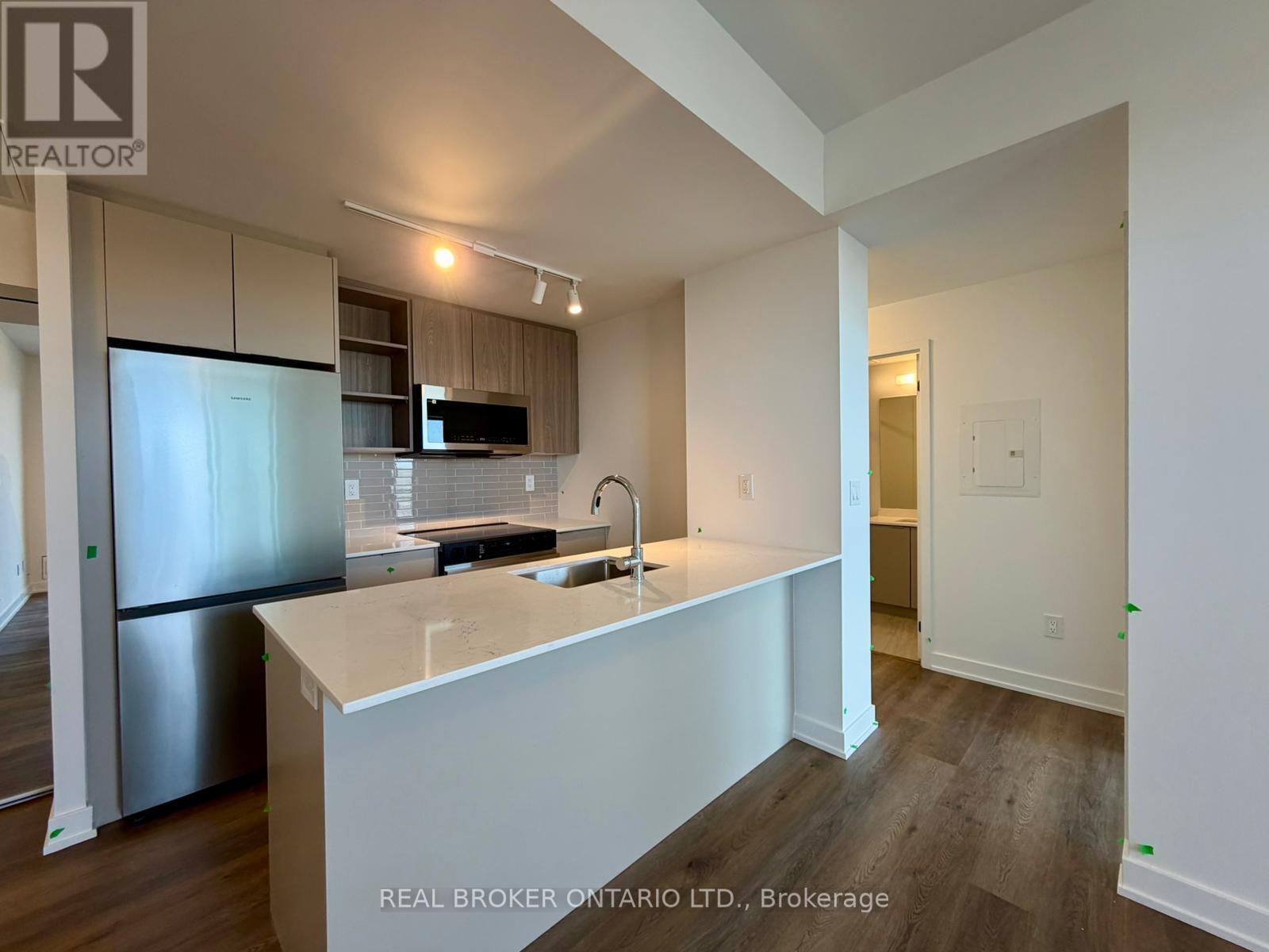 2075 Lakeshore Road, Burlington, Ontario  L7R 0H3 - Photo 4 - W13097486