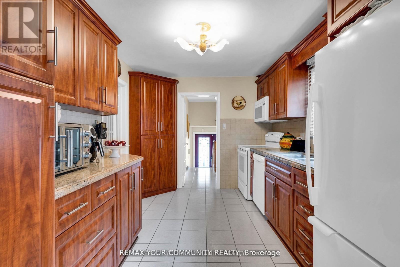 119 Dalrymple Drive, Toronto, Ontario  M6N 4S2 - Photo 9 - W13097514