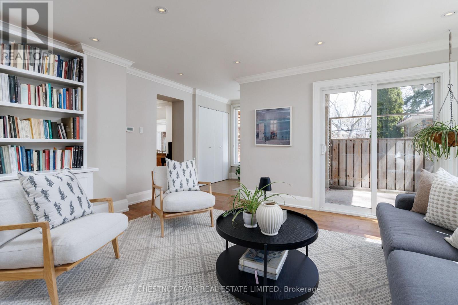 179 Glendonwynne Road, Toronto, Ontario  M6P 3E8 - Photo 15 - W13097540
