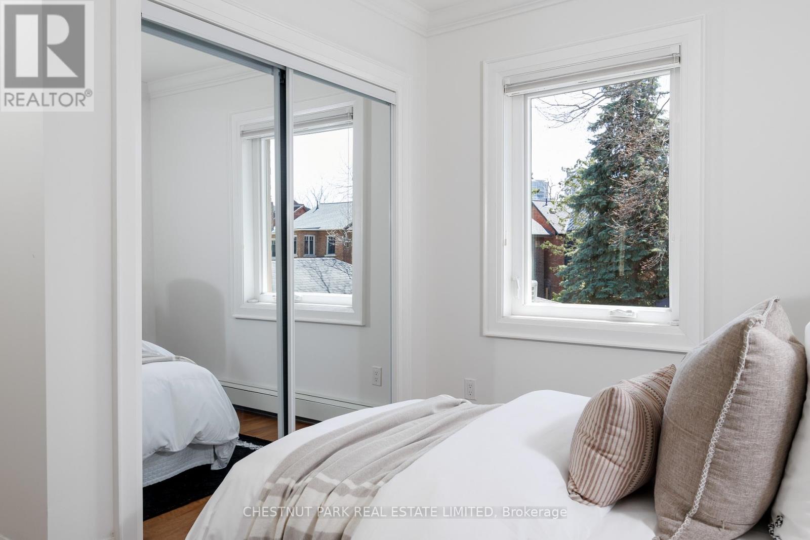 179 Glendonwynne Road, Toronto, Ontario  M6P 3E8 - Photo 17 - W13097540
