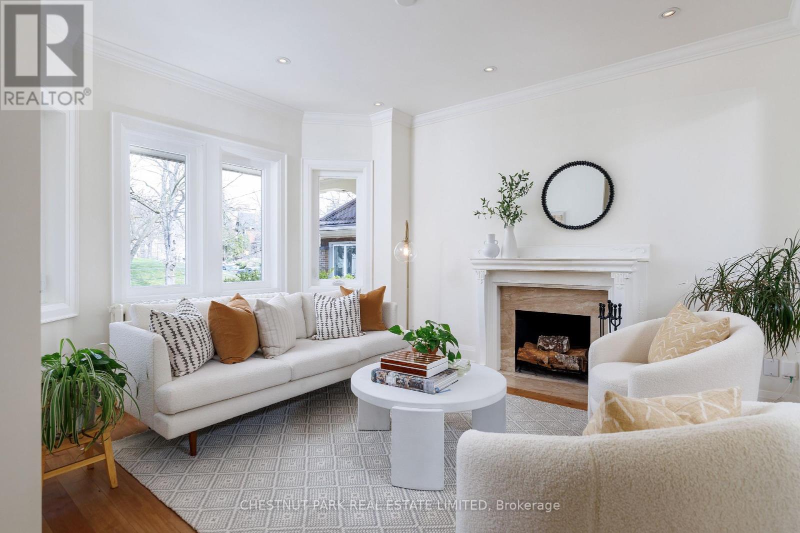 179 Glendonwynne Road, Toronto, Ontario  M6P 3E8 - Photo 3 - W13097540