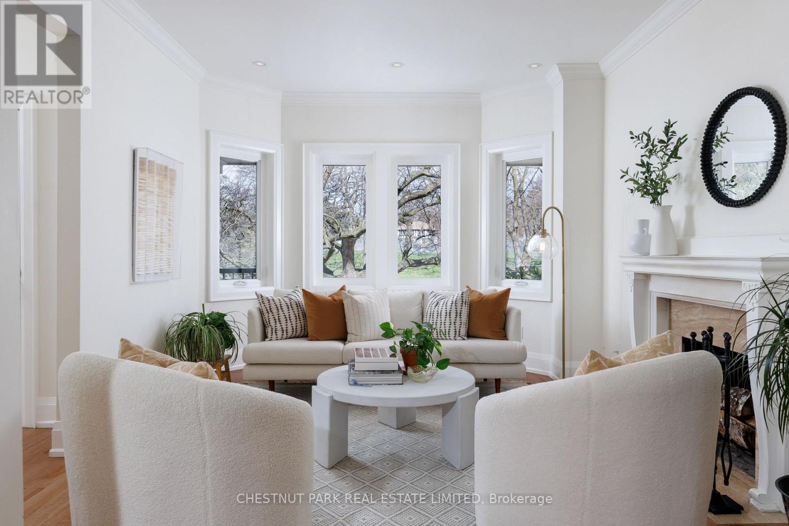 179 Glendonwynne Road, Toronto, Ontario  M6P 3E8 - Photo 4 - W13097540
