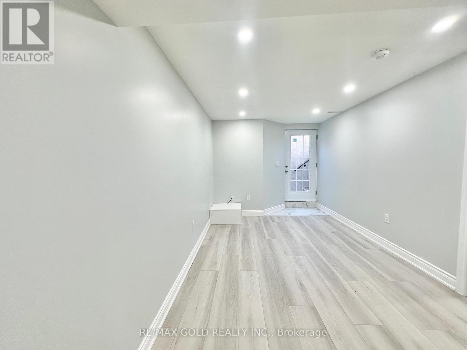 Bsmt - 555 Settlers Road W, Oakville, Ontario  L6M 1N5 - Photo 4 - W13097544