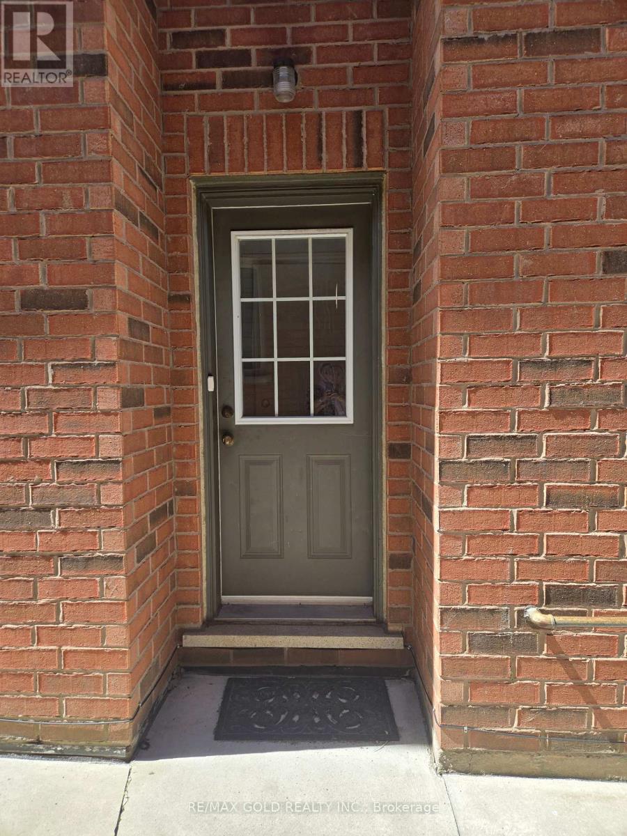 75 Executive Court, Brampton, Ontario  L6R 0L5 - Photo 2 - W13097594