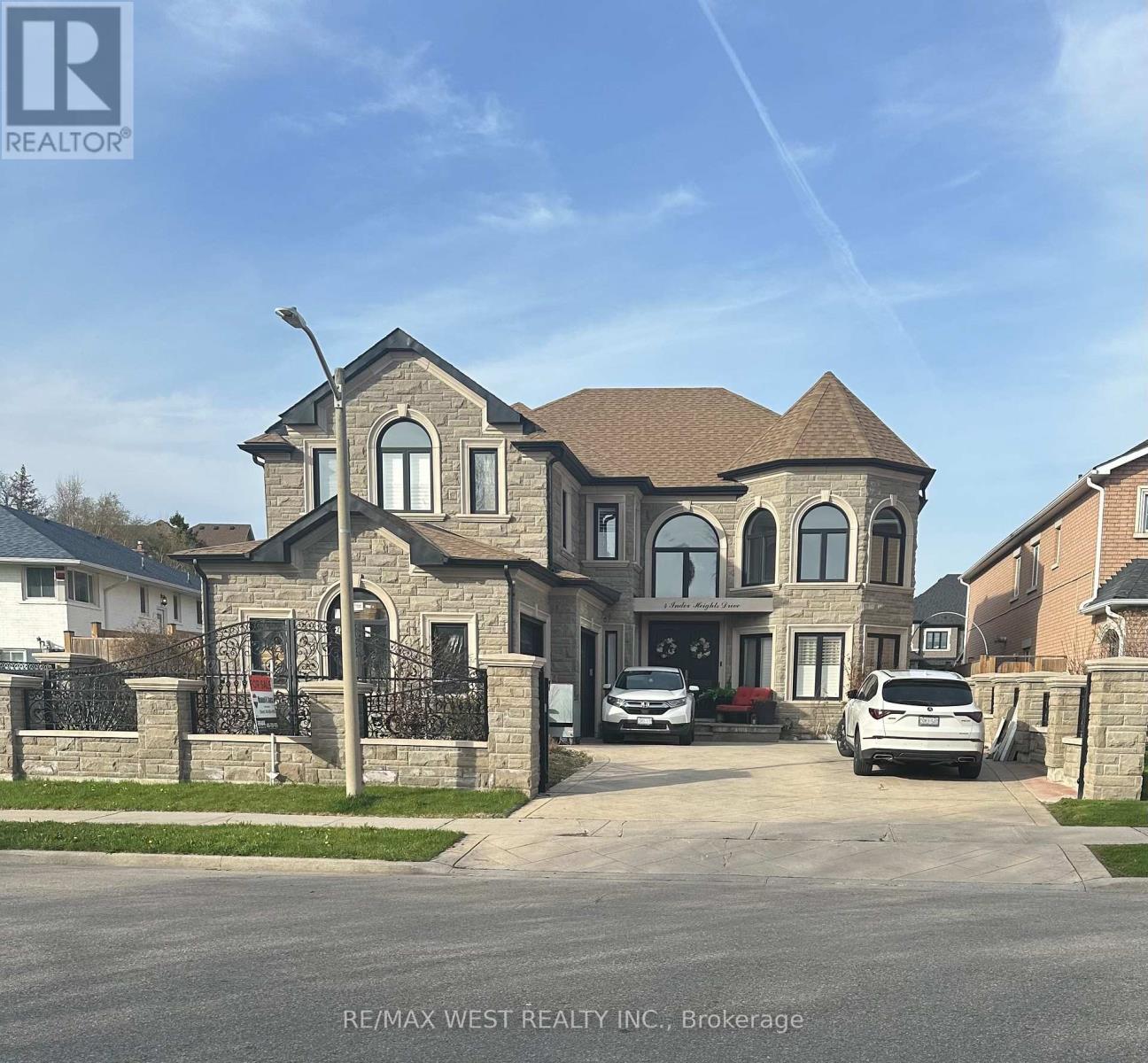 4 INDER HEIGHTS DRIVE, Brampton, Ontario