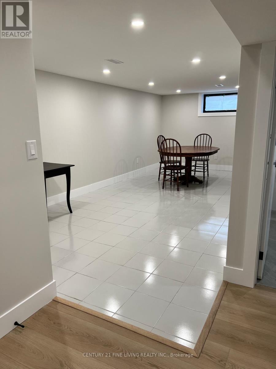 26 Jardine Place, Toronto, Ontario  M9R 2B9 - Photo 3 - W13097654