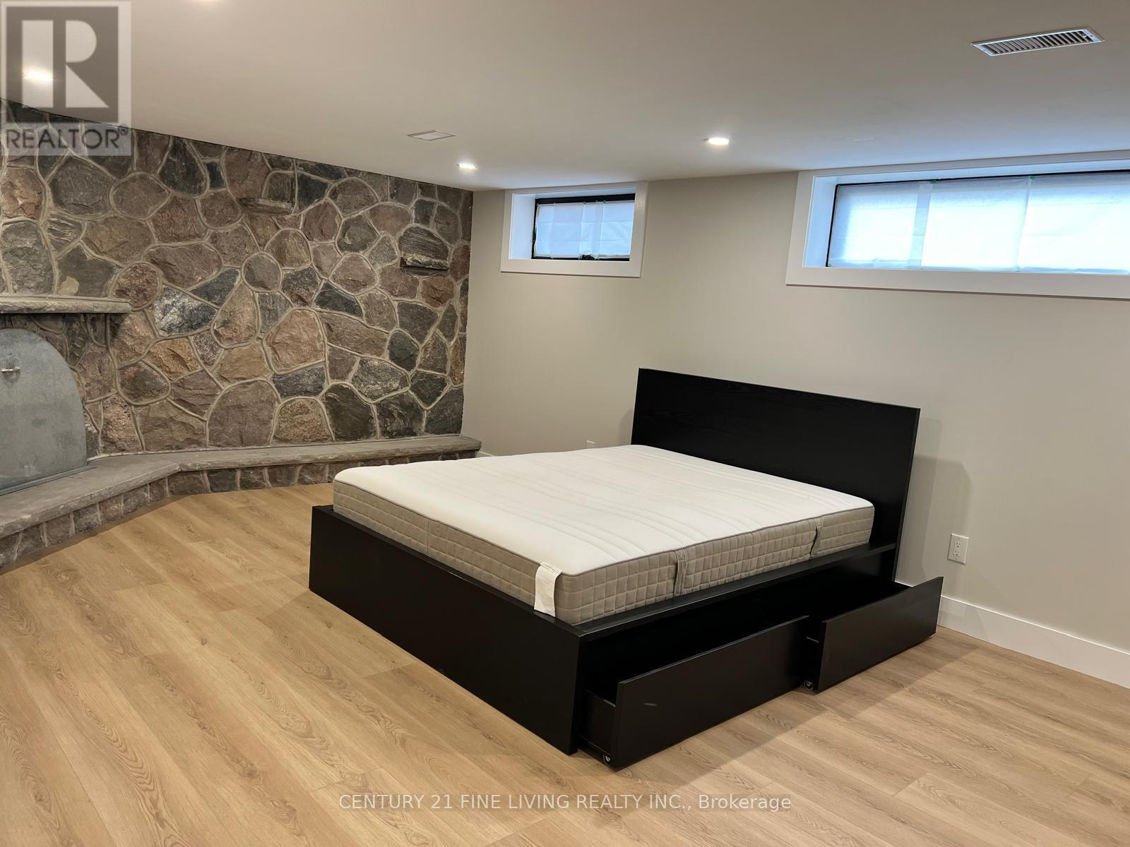 26 Jardine Place, Toronto, Ontario  M9R 2B9 - Photo 5 - W13097654
