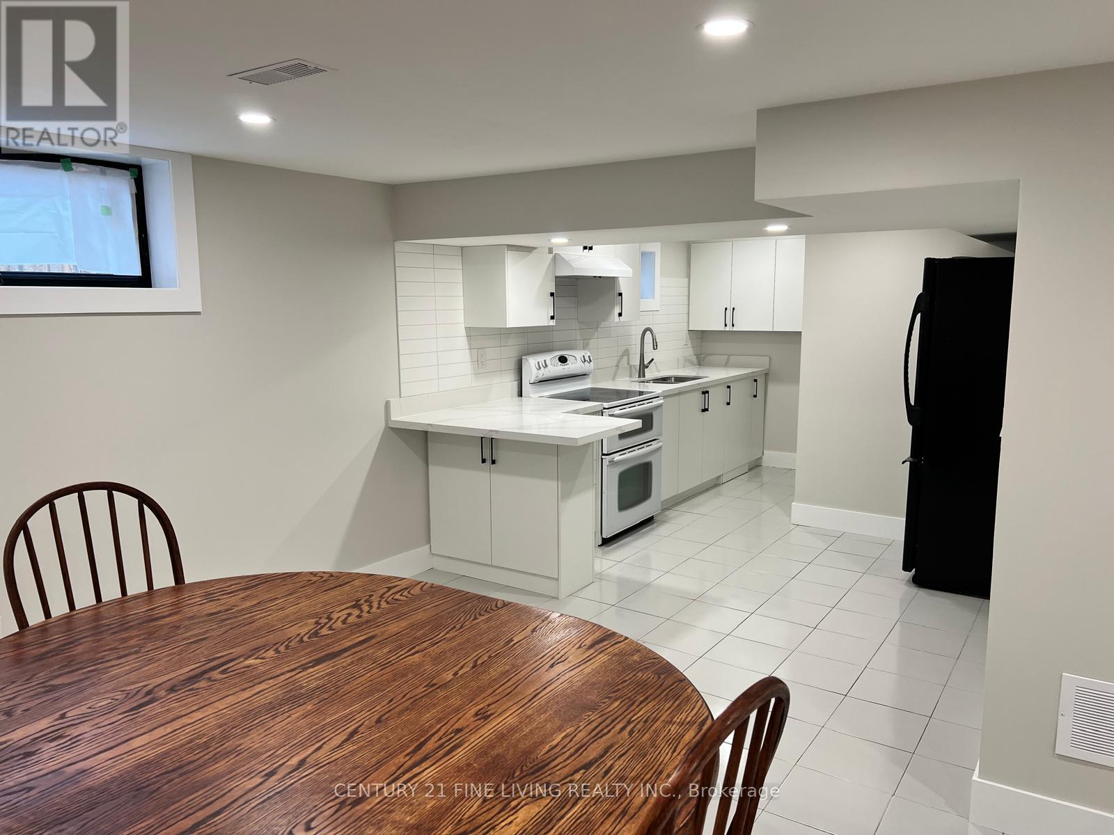 26 Jardine Place, Toronto, Ontario  M9R 2B9 - Photo 8 - W13097654