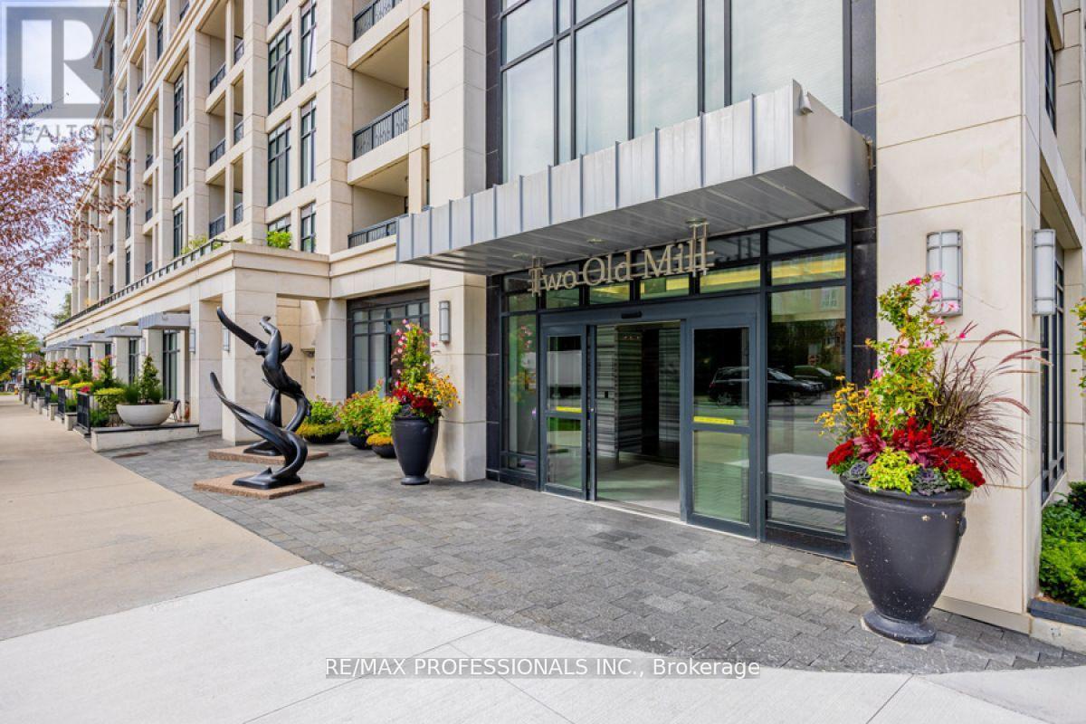 612 - 2 OLD MILL DRIVE, Toronto, Ontario